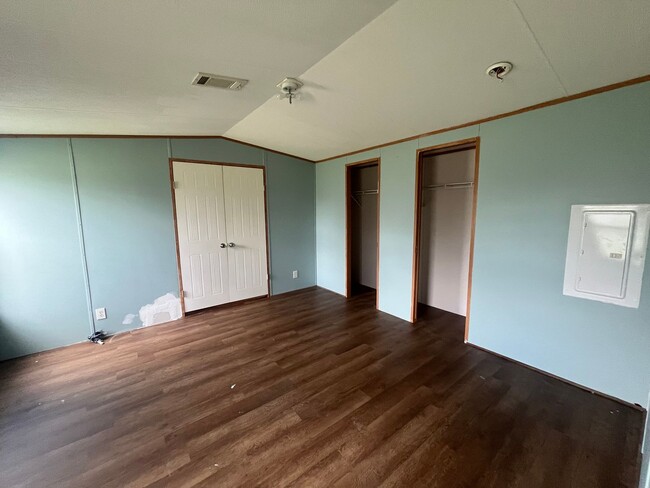 Building Photo - 2 Bedroom, 2 bath Manufactured Home in Suw...