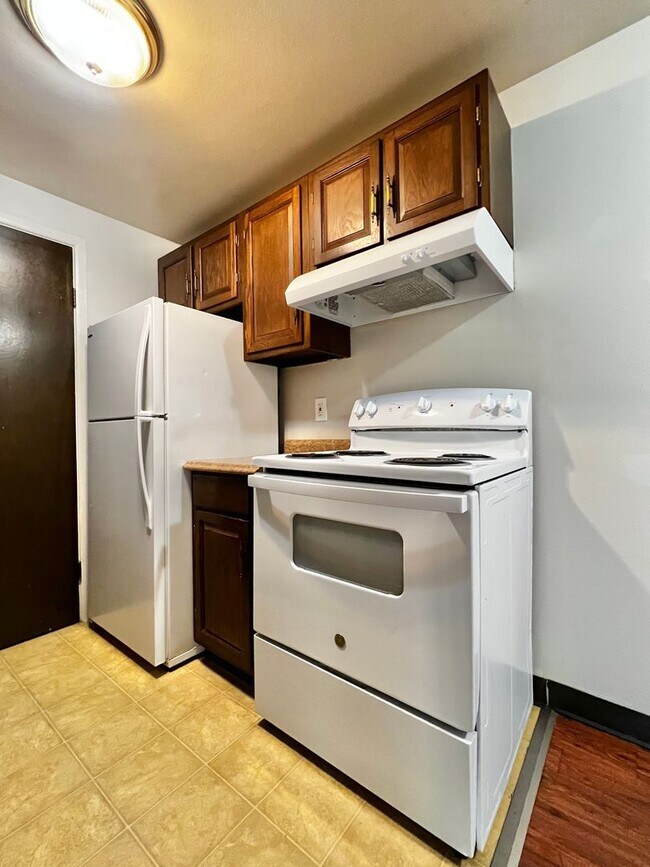 Interior Photo - Mathews634 (KC-NB)