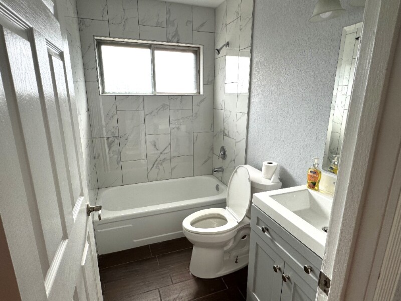Building Photo - 3606 Versailles Dr