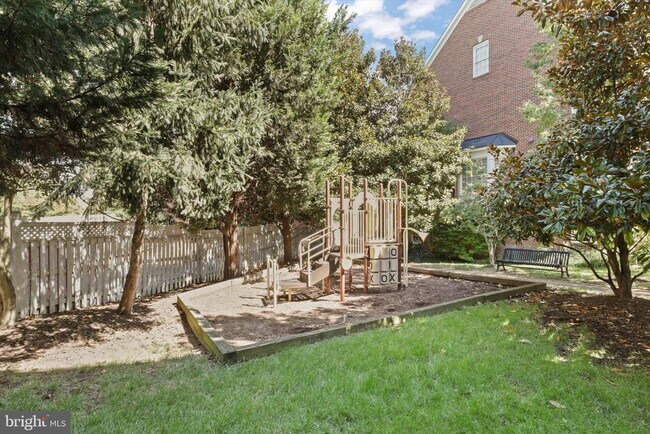 Building Photo - 1223 Roundhouse Ln