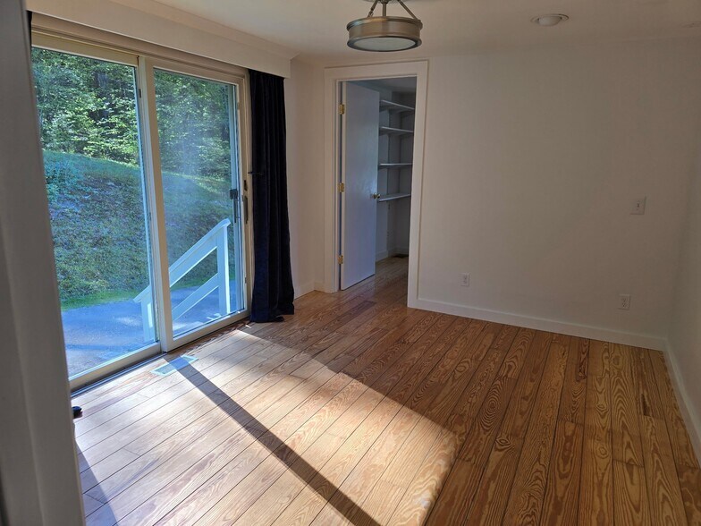 Building Photo - 167 Howard Rd