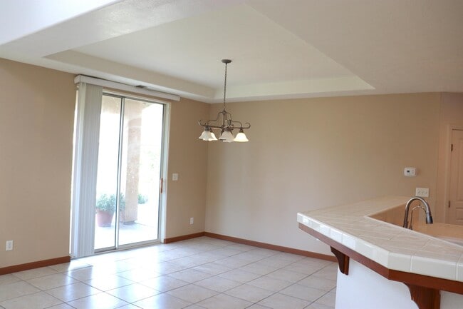 Building Photo - 2346 E Early Ave