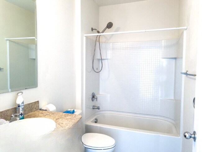Building Photo - 3052 Sangria St