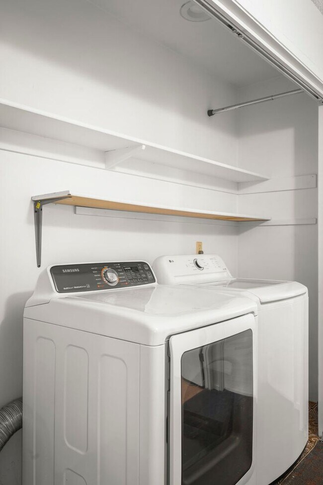 Building Photo - 3447 Skyline Blvd