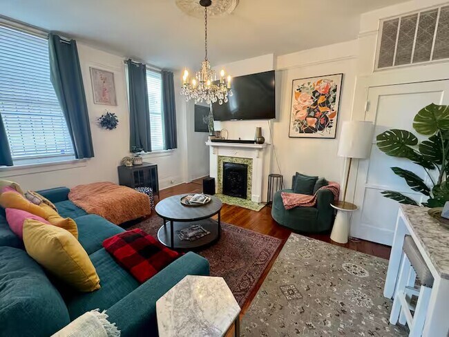 Building Photo - 1525 Melpomene St