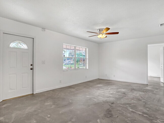 Building Photo - 9596 Richmond Cir