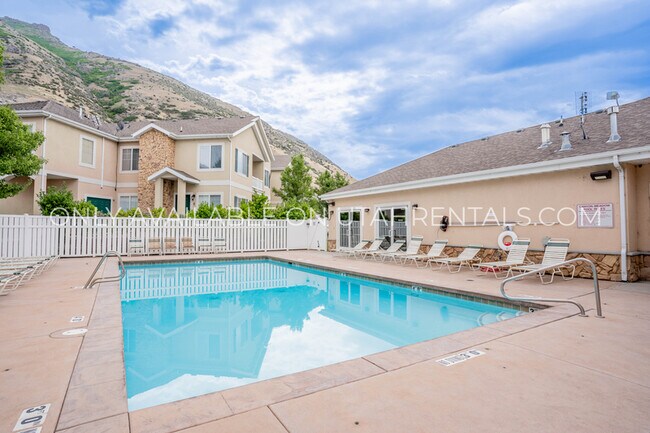 Building Photo - 1028 Canyon Vista Rd