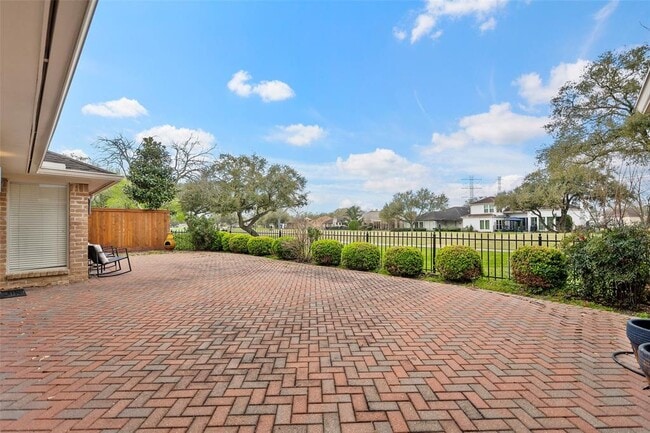 Building Photo - 534 Fox Briar Ln