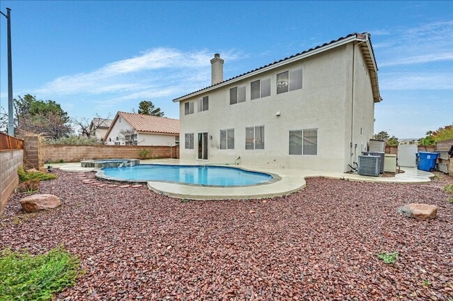 Building Photo - Desirable 4 Bedroom Home with Pool near Summerlin!