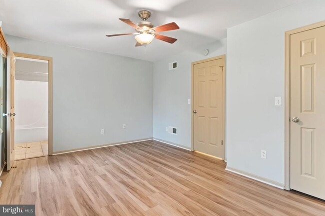 Building Photo - 1142 Redwood Dr