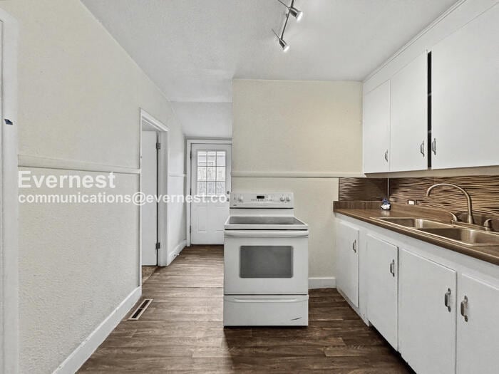 Building Photo - 247 S Hazel Ct