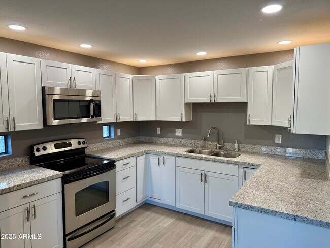Building Photo - 9555 E Raintree Dr