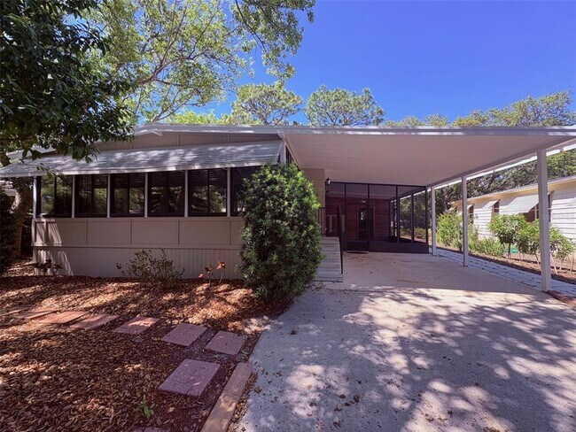 Building Photo - 596 E Club Blvd