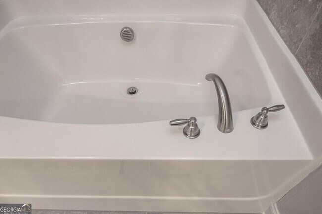 Building Photo - 2006 Wheylon CT