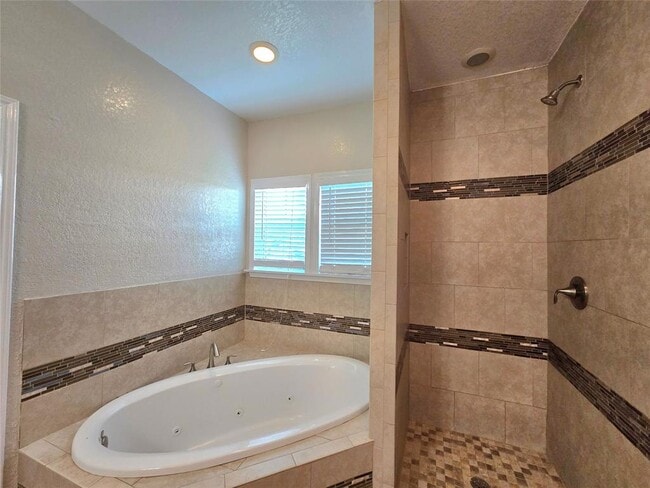 Building Photo - 6 Sunflower Cir
