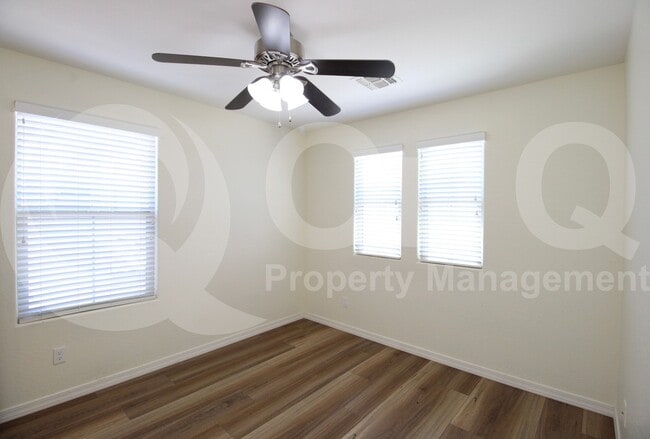 Building Photo - 139 E Bluejay Dr