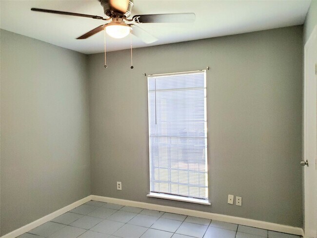 Building Photo - 3020 Sagebrush Dr