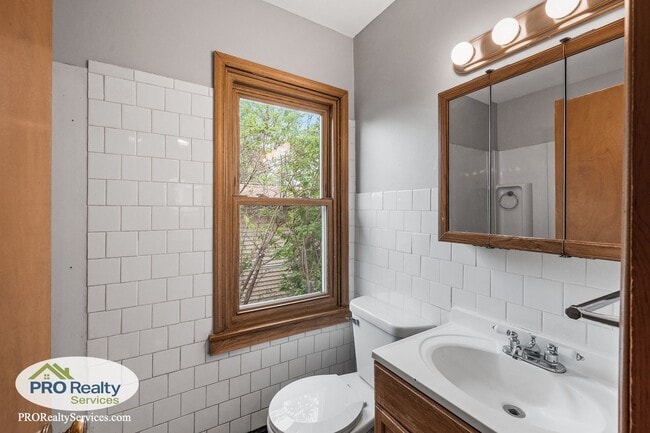Building Photo - Recently Remodeled 2 Bedroom Home