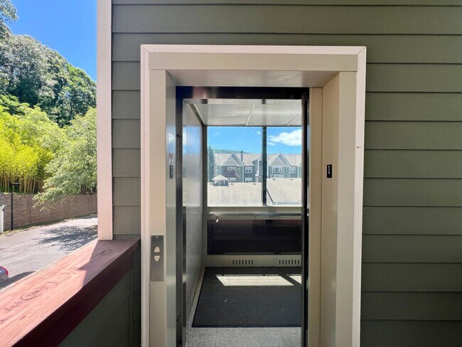 Building Photo - 3-Bed, 2-Bath Condo with Garage! One month free!