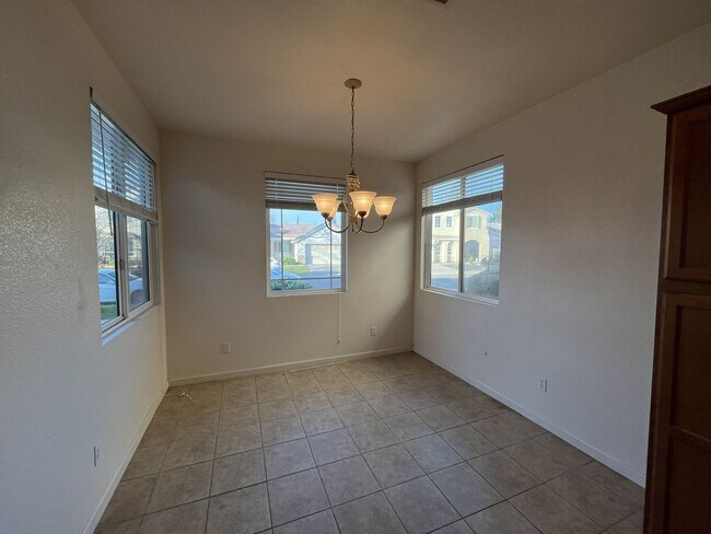 Building Photo - Residential 3 bed 2 bath in Elk grove