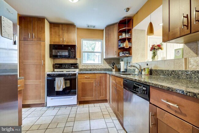 Building Photo - 8113 Carlyle Pl
