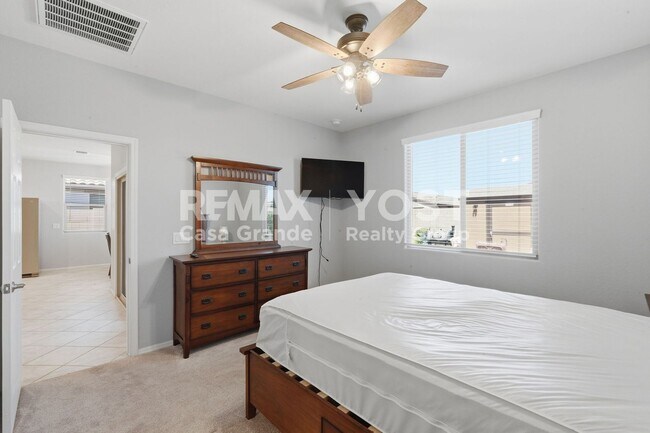 Building Photo - Move-In Ready Desert Gem with Stylish Furnishings & Private Backyard!