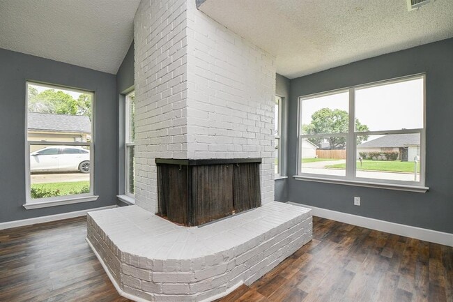 Building Photo - 17022 Quail Park Dr