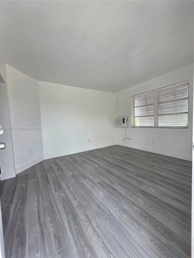 Building Photo - 57 Esplanade Dr