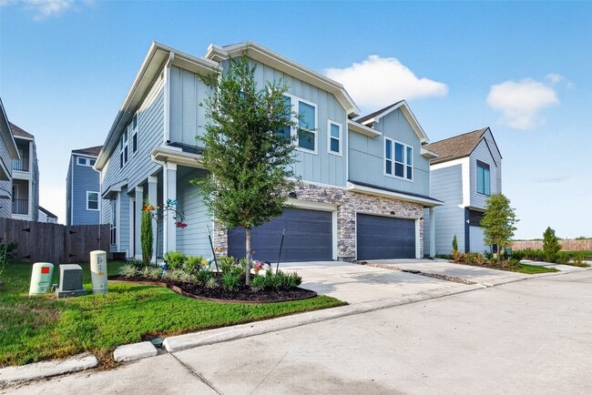 Building Photo - 2206 Via Cami Ln