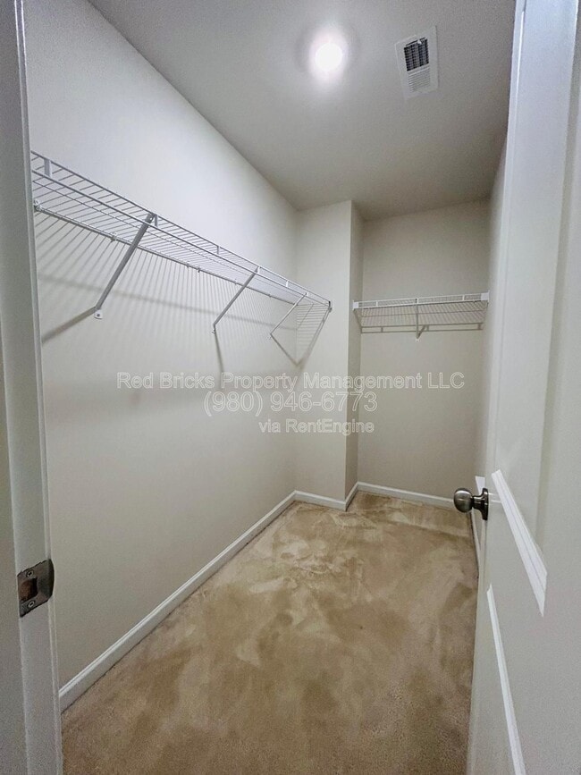 Building Photo - 9315 Grand Valley Dr