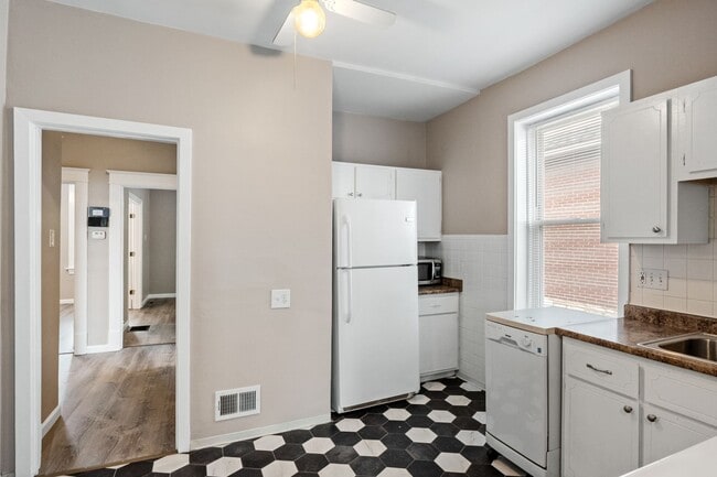 Building Photo - For the Big Dawgs