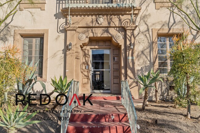 Building Photo - Cheerful and Inviting One Bedroom Featurin...