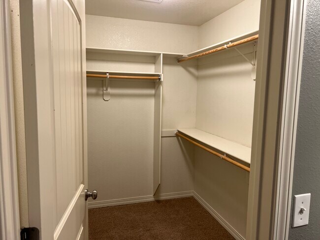 Building Photo - 455 Holts Lake Dr