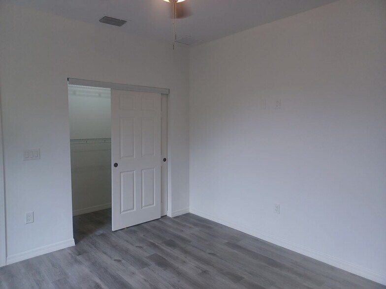 Building Photo - 4851-4851 30th St SW