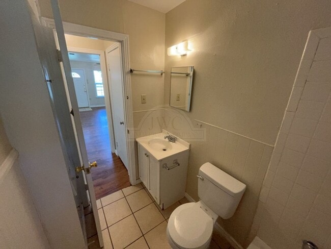 Building Photo - 2-Bedroom Duplex-1606 Duncan Ave