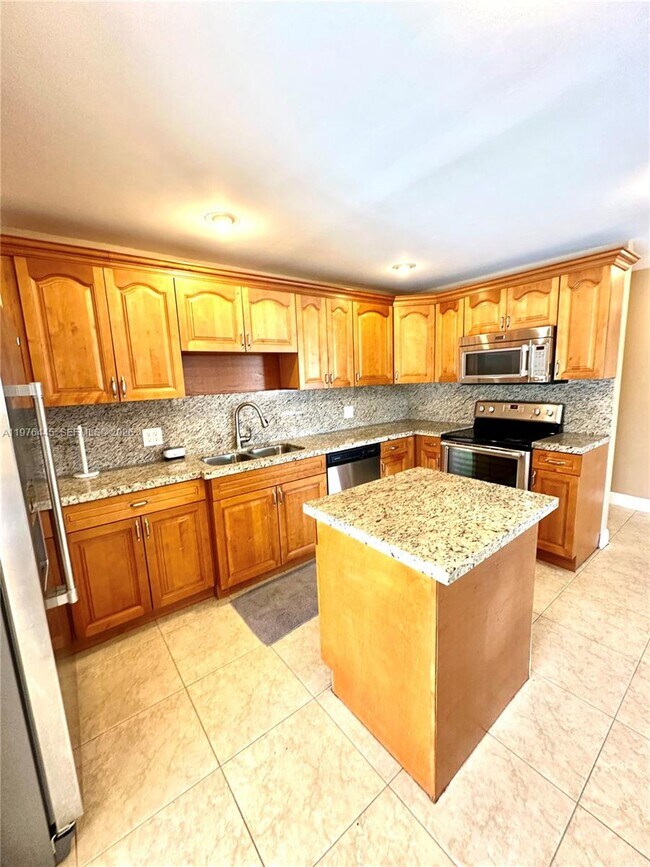 Building Photo - 3101 SW 67th Ave