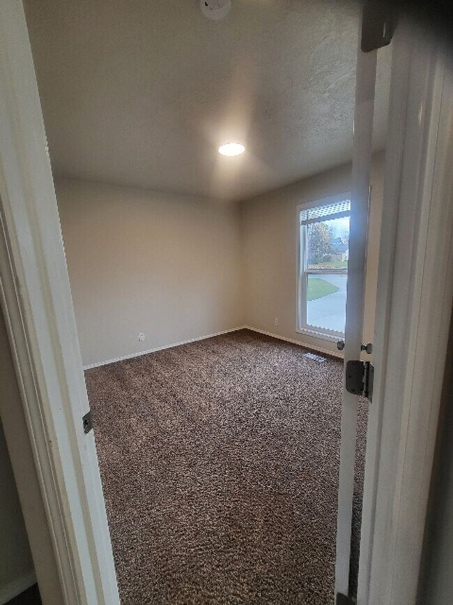 Building Photo - Cute Meridian Home!