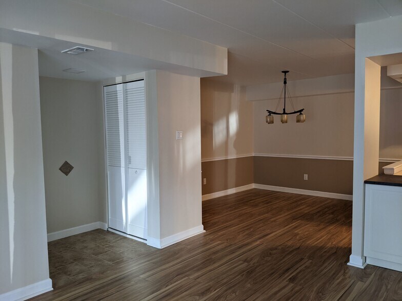 Dining room - 19 Oakridge Dr