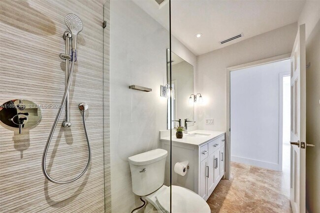 Building Photo - 255 Ridgewood Rd