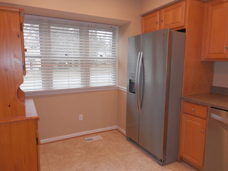 Building Photo - 3201 Bridlewood Dr