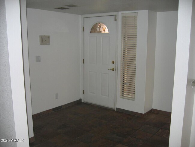 Building Photo - 1315 E Susan Ln