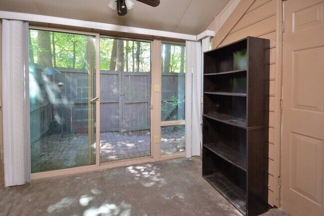 Building Photo - Charming Durham Townhome in Westgate Townes!