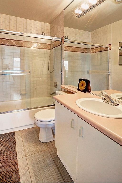 Building Photo - Furnished Condo with beautiful Lake Union ...