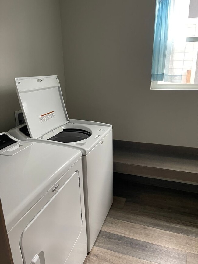 Building Photo - 1078 Oak Park Dr