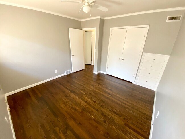 Building Photo - Remodeled Westgate Home with Attached Prof...
