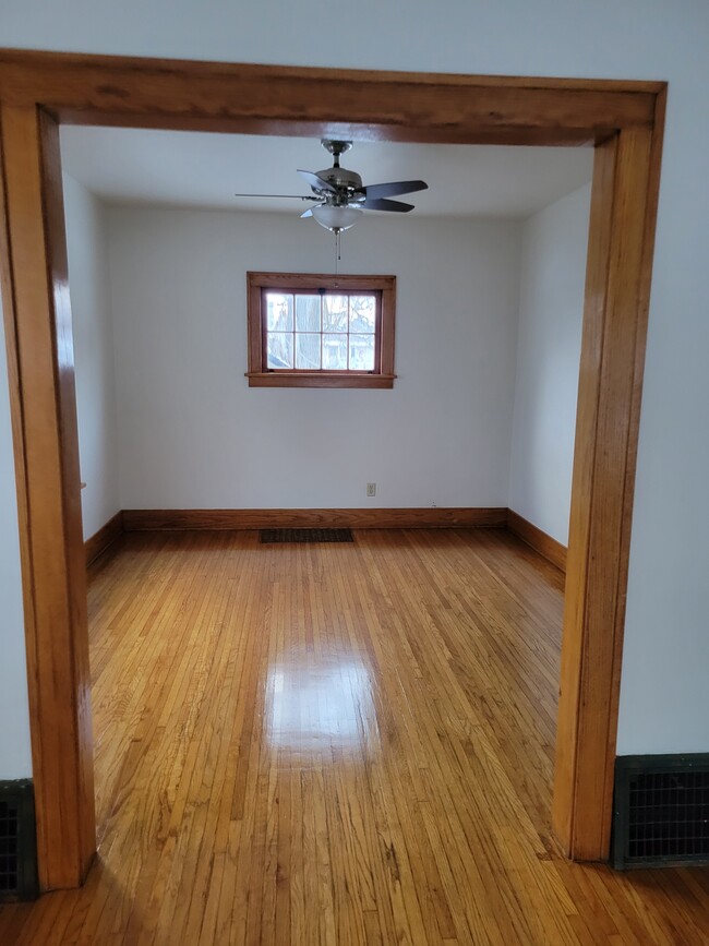 dining room - 821 Talma St