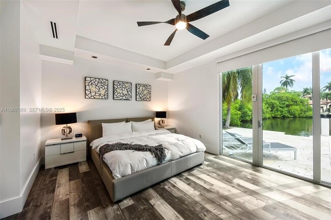 Building Photo - 300 Royal Plaza Dr