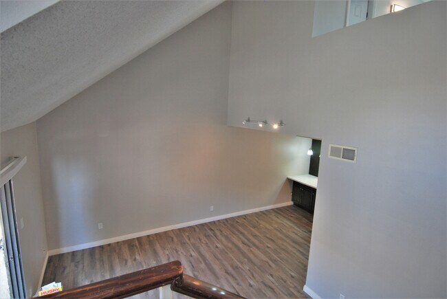 Building Photo - 746 N Eucalyptus Ave