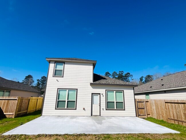 Building Photo - 2018 Cedar Br Dr