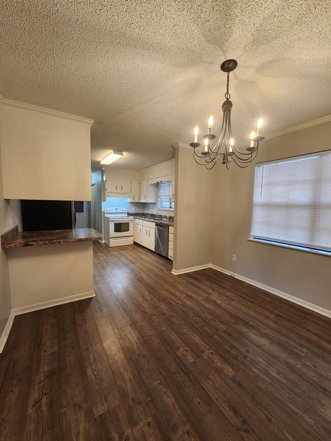 Building Photo - Charming 3BR Home with a Touch of Country in Dasher!